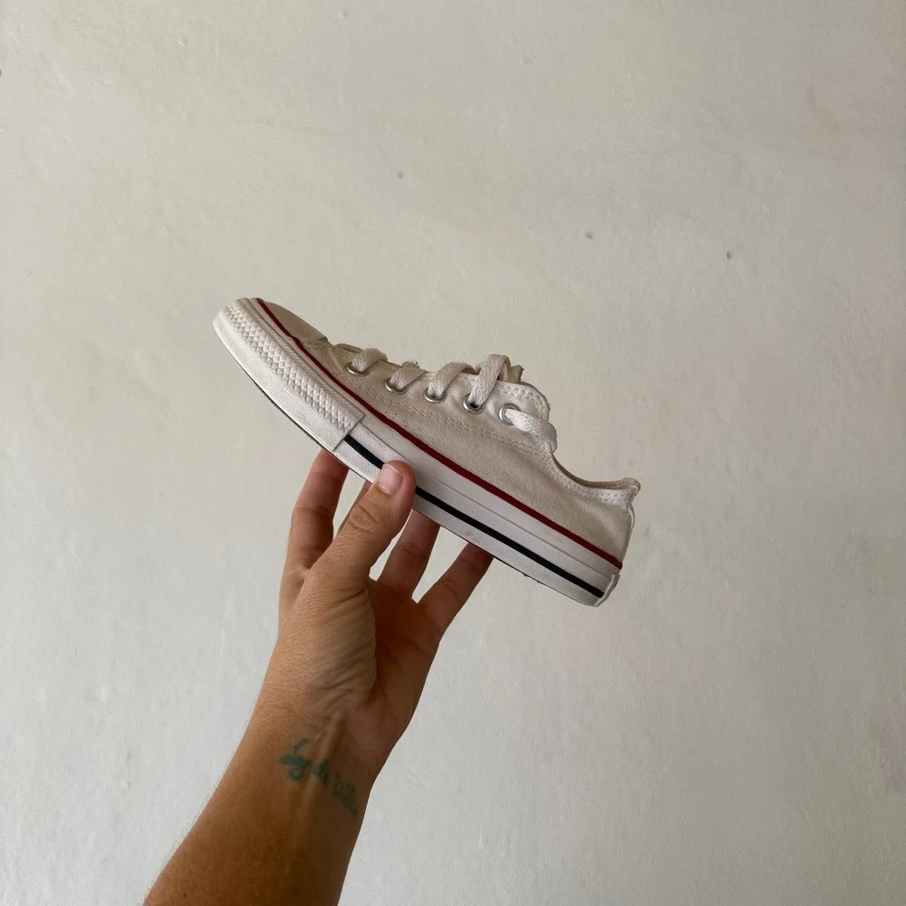 Converse Chuck Taylor All Star Low Top Youth Size 12 White Canvas Sneakers 3J256